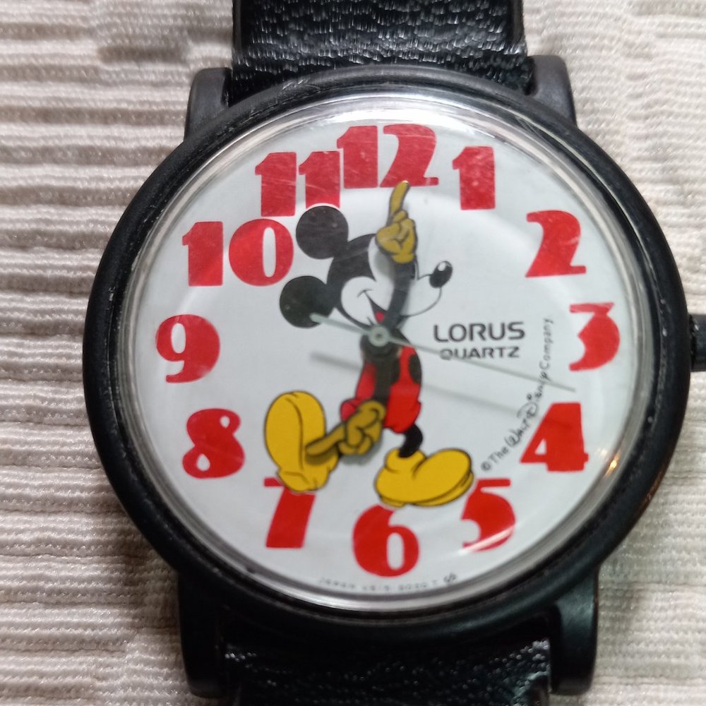 DISNEY Vintage LORUS Mickey Mouse Watch Red Numerals Yellow Glove